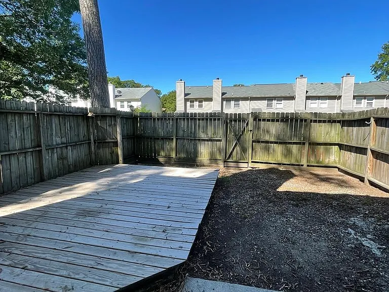 110 Kingsbridge Ln — Photo 14