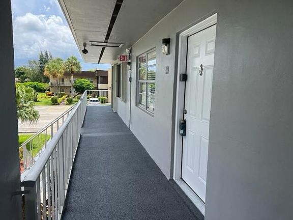 4th image of 170 Burgundy Dr #D