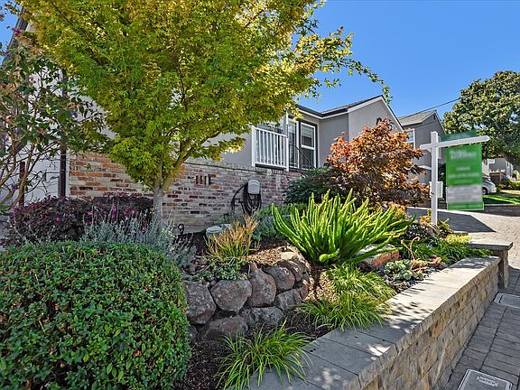 2nd image of 205 W 39th Ave
