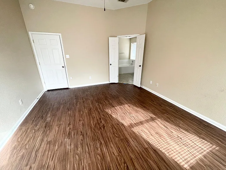 4423 Meadowside Ln — Photo 9