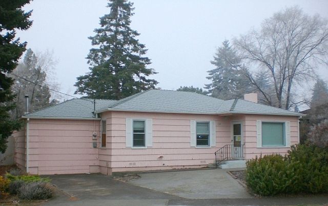 1st image of 524 NW Canyon Dr