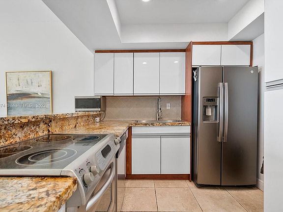 5th image of 100 Bayview Dr Ph 10