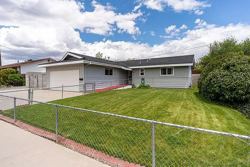 1911 Marie Dr photo 1