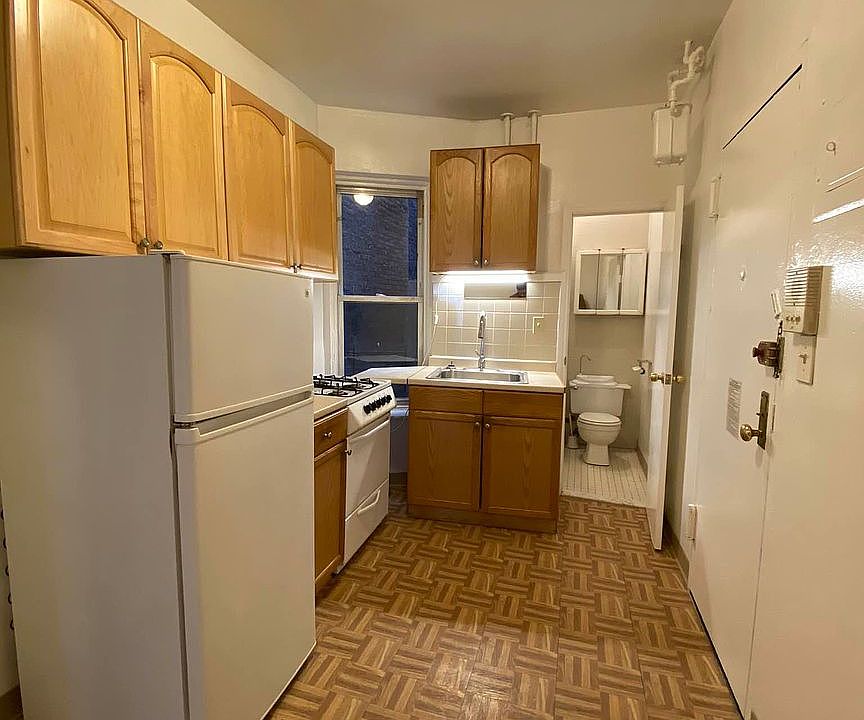 1st image of 540 W 47th St #3N