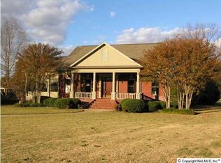 325 Lonnie Dr, Muscle Shoals, AL 35661