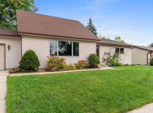 1378 Irving Cir, Manitowoc, WI 54220