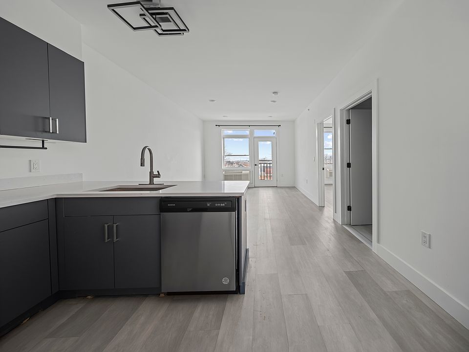 1st image of 43-45 W 32nd St #503