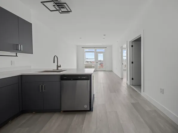 43-45 West 32nd Street image 1 of 17