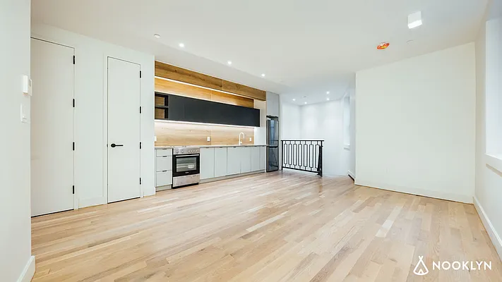 Rented by Nooklyn NYC LLC | media 54