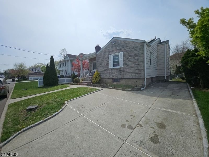 2nd image of 431 Terhune Ave