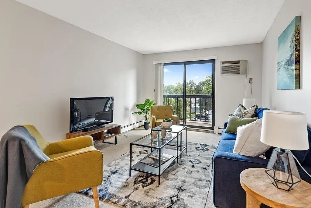 Building Photo - 164 Galen St #46