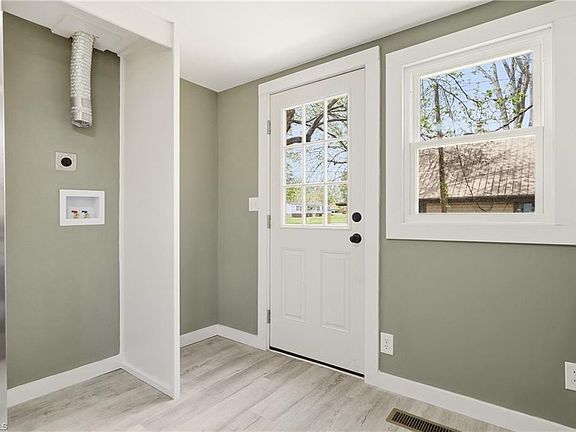 5th image of 605 Mangum Rd