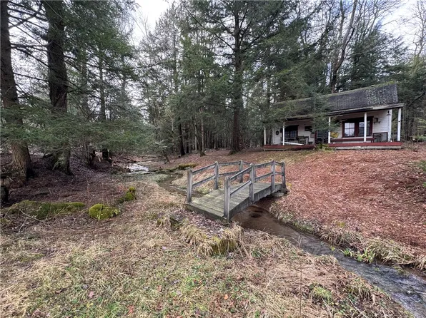 8202 Clear Shade Dr, Windber, PA 15963