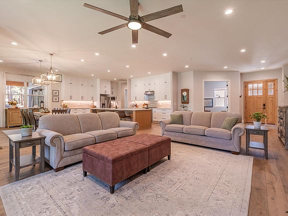 3rd image of 920 Mallcrinn Ct