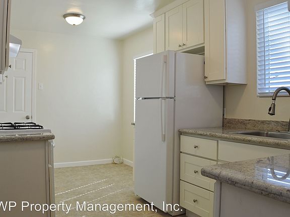 4th image of 21623 Montgomery St