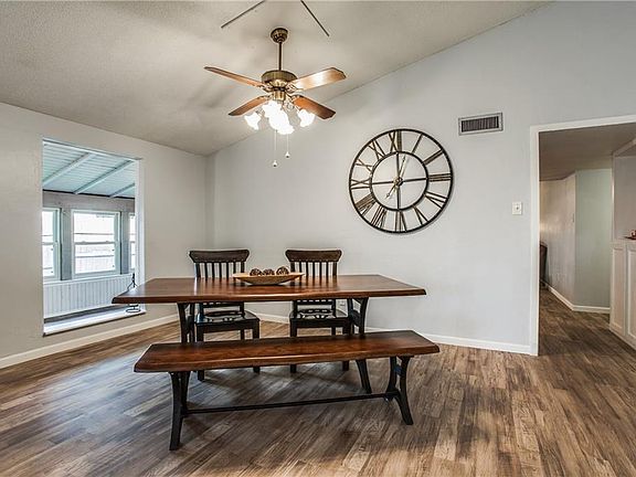 4th image of 3034 Robin Hill Ln