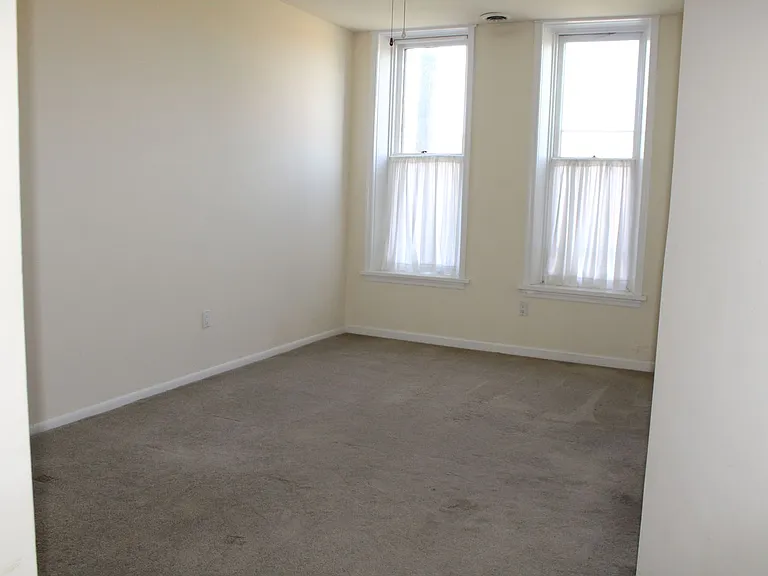 564 Race St — Photo 7