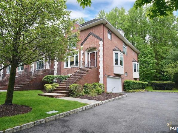1 Candlewood Dr #1