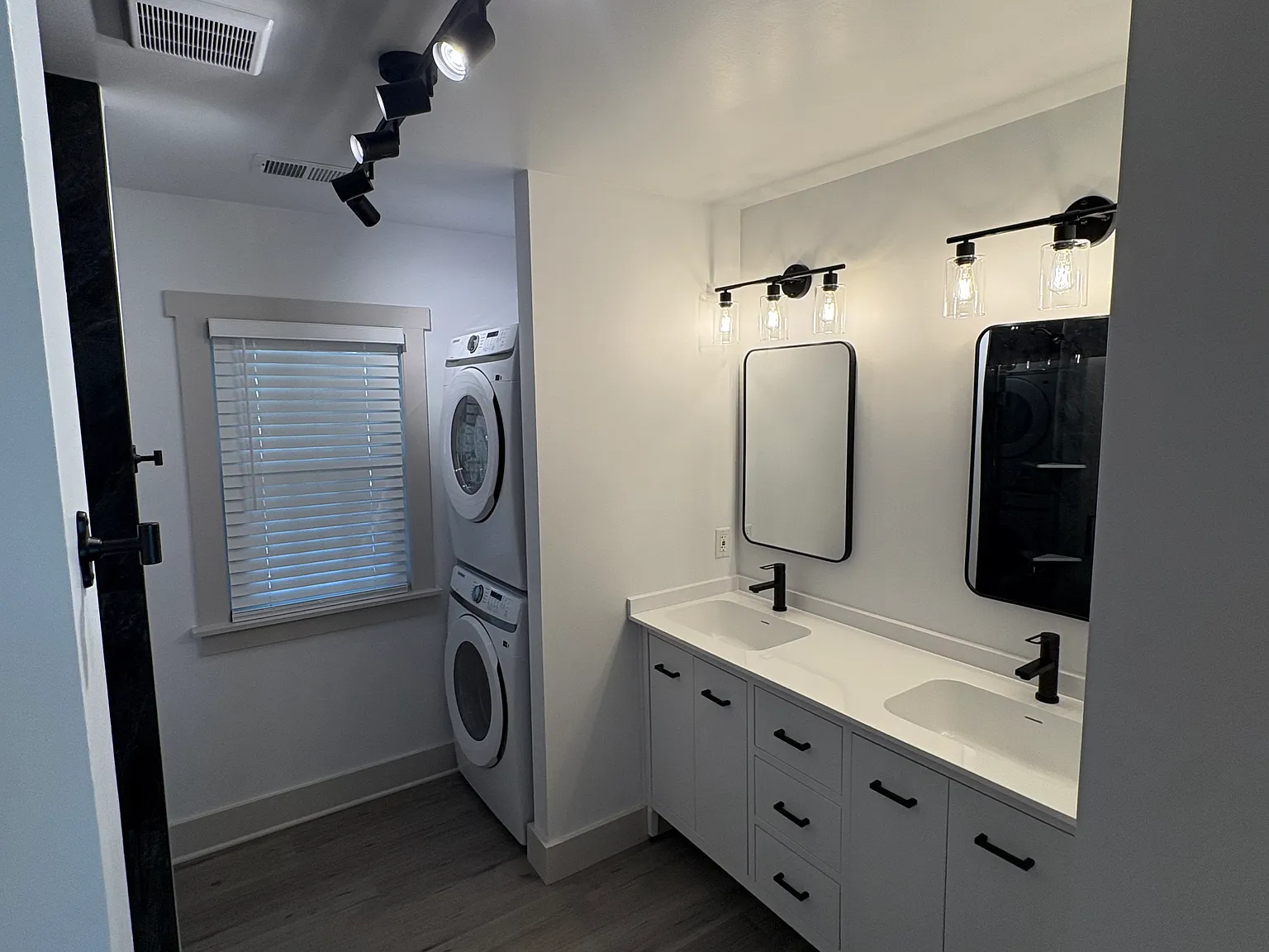 2 bed, 1050 sqft, $1,900 — Photo 2