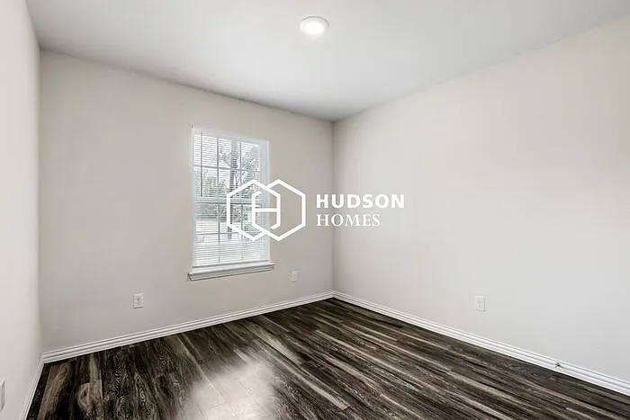 821 Linn St — Photo 8