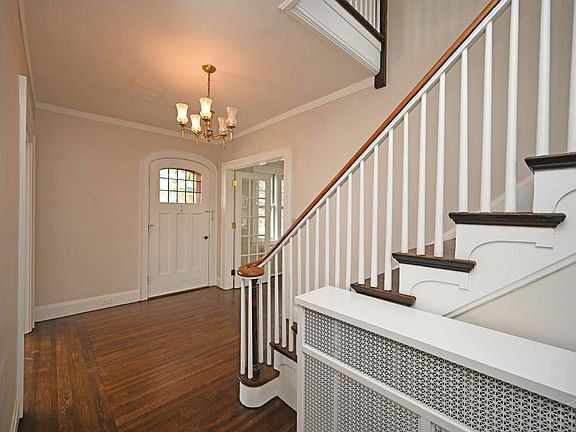 4th image of 741 Red Bud Ave