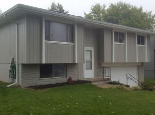 11048 X St, Omaha, NE 68137