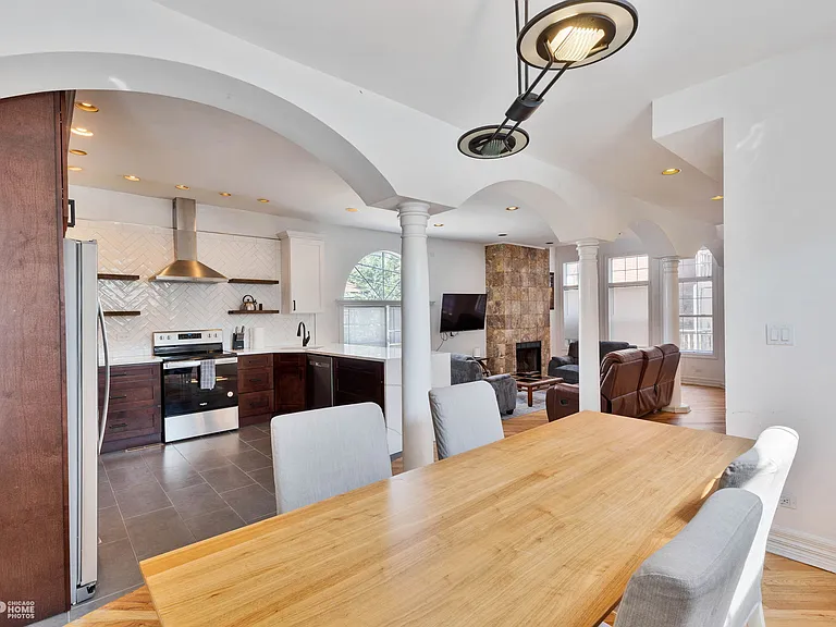 1517 W Irving Park Rd #CH — Photo 9