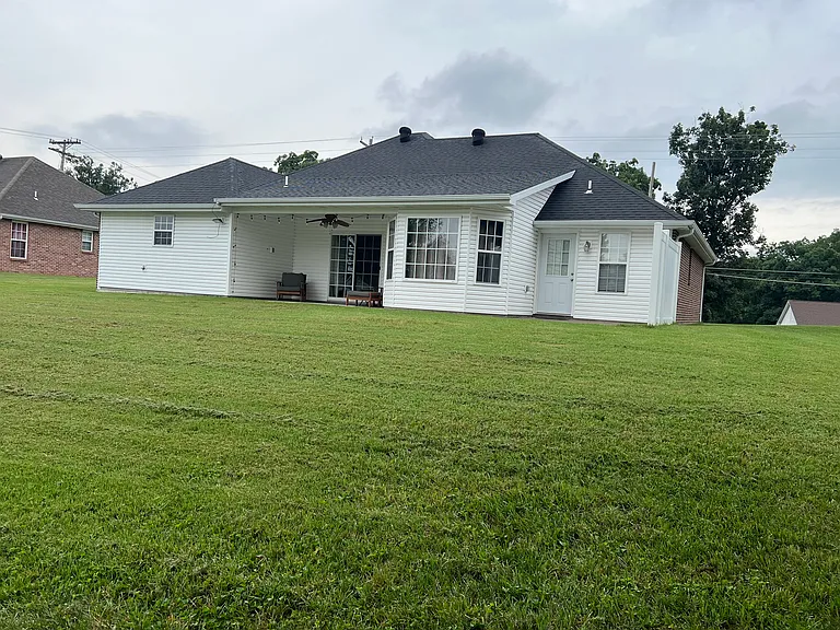 4713 Rainbow Dr — Photo 2