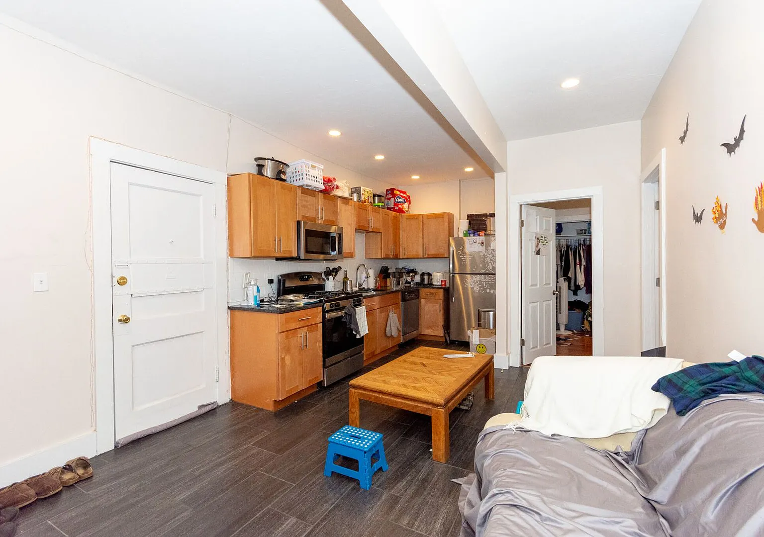 Nicely renovated 4 bed near the Green Line and Boston University! — Photo 1