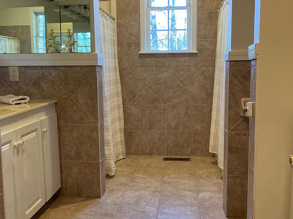 Double shower and Tub