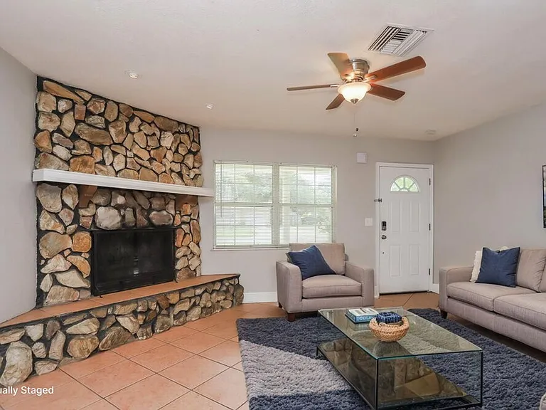 908 N Palm Dr — Photo 3