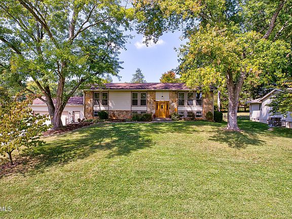 2nd image of 713 E Meadecrest Dr