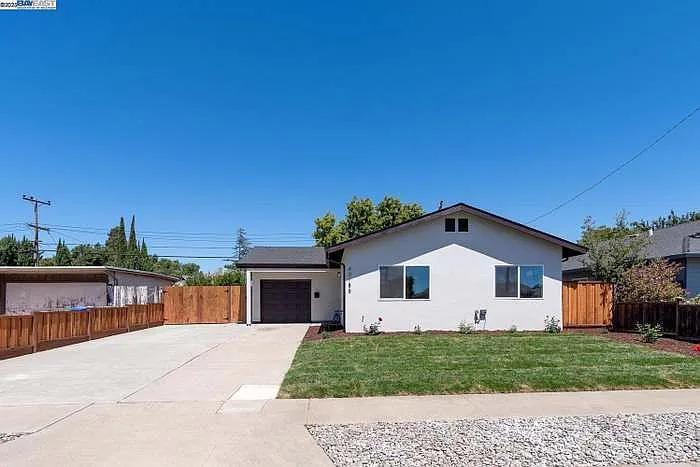 40186 Barbara St — Photo 1