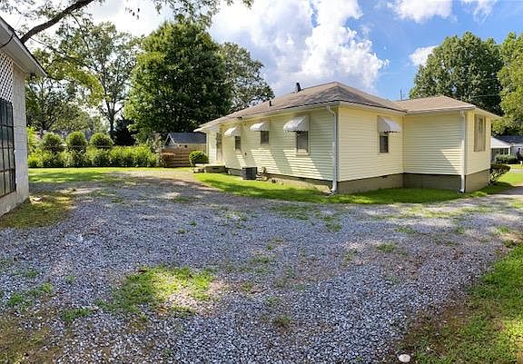 5th image of 464 Hyde Dr