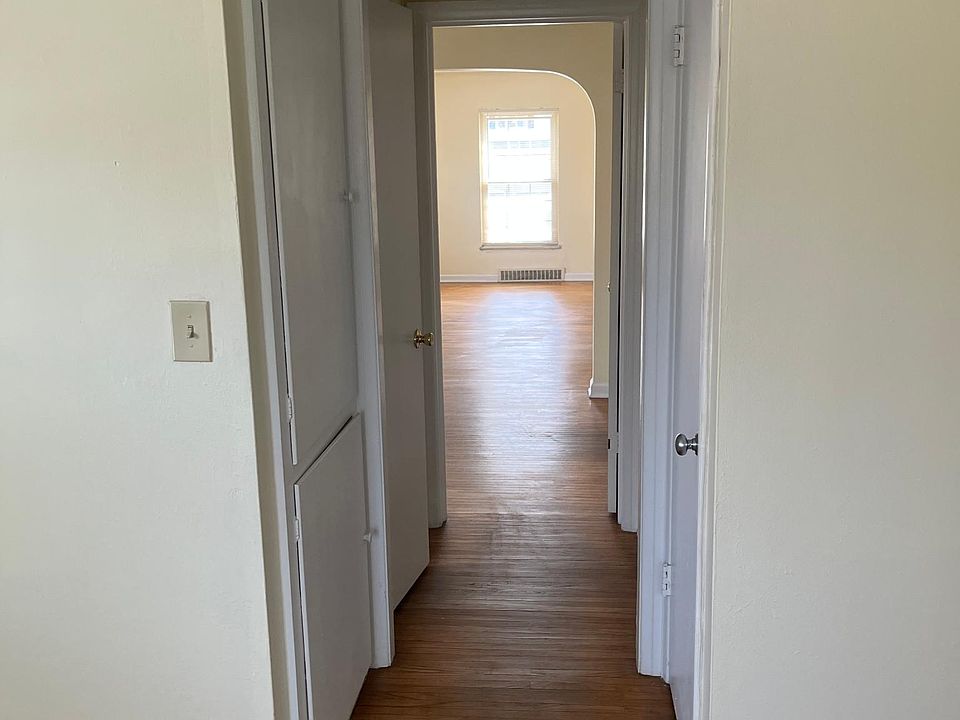 1st image of 4020 W Bancroft St #4