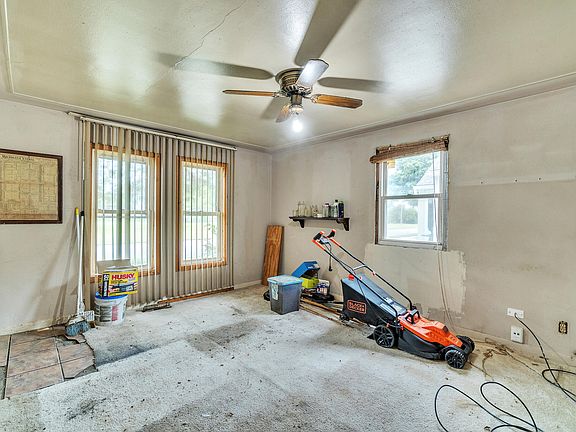 3rd image of 2463 Dickinson St