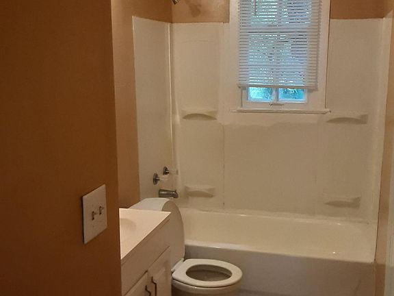 4th image of 1554 W 29th St #2