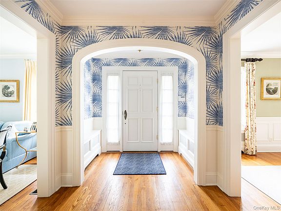 3rd image of 170 Manhasset Woods Road