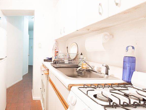 4th image of 323 E 18th St #3