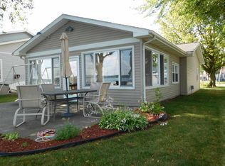 8304 E Highland View Dr, Syracuse, IN