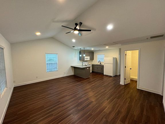 5th image of 180 Glenhaven Ave