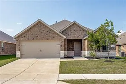 816 Goldenrod Ln — Photo 1