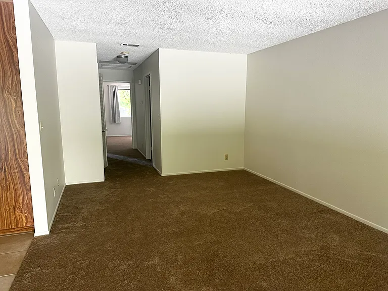 746 Stuart Ln — Photo 5