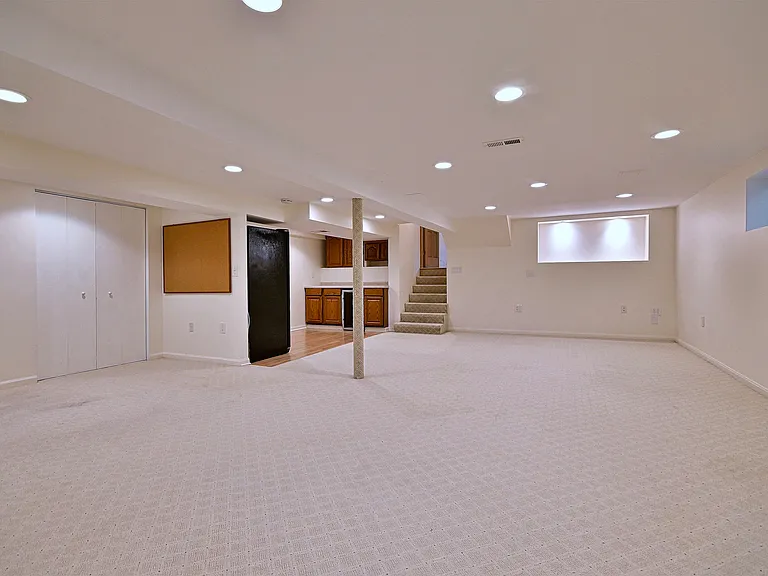 2360 N Drury Ln — Photo 33