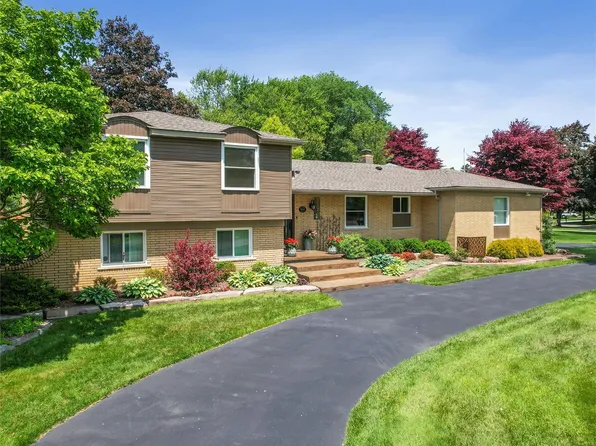 32002 Cambridge St, Livonia, MI 48154