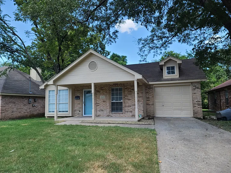 2323 Macon St — Photo 1