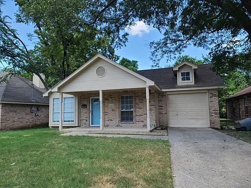 2323 Macon St Photo 1