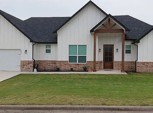 604 E 4th St, Muenster, TX 76252