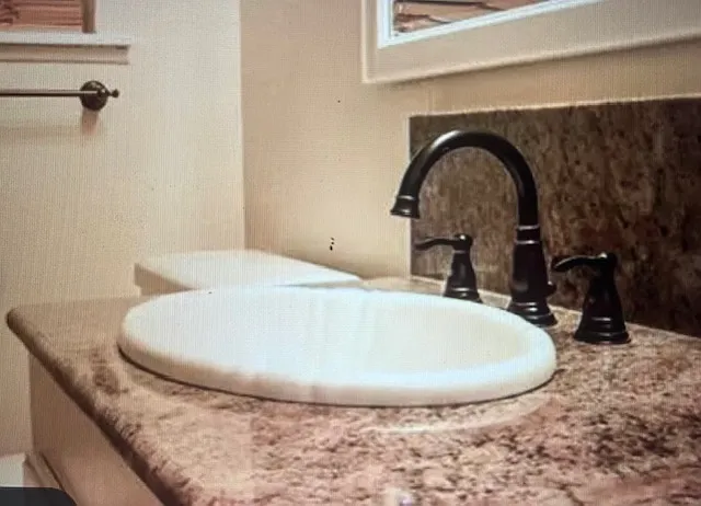 109 Lawrence Dr — Photo 14