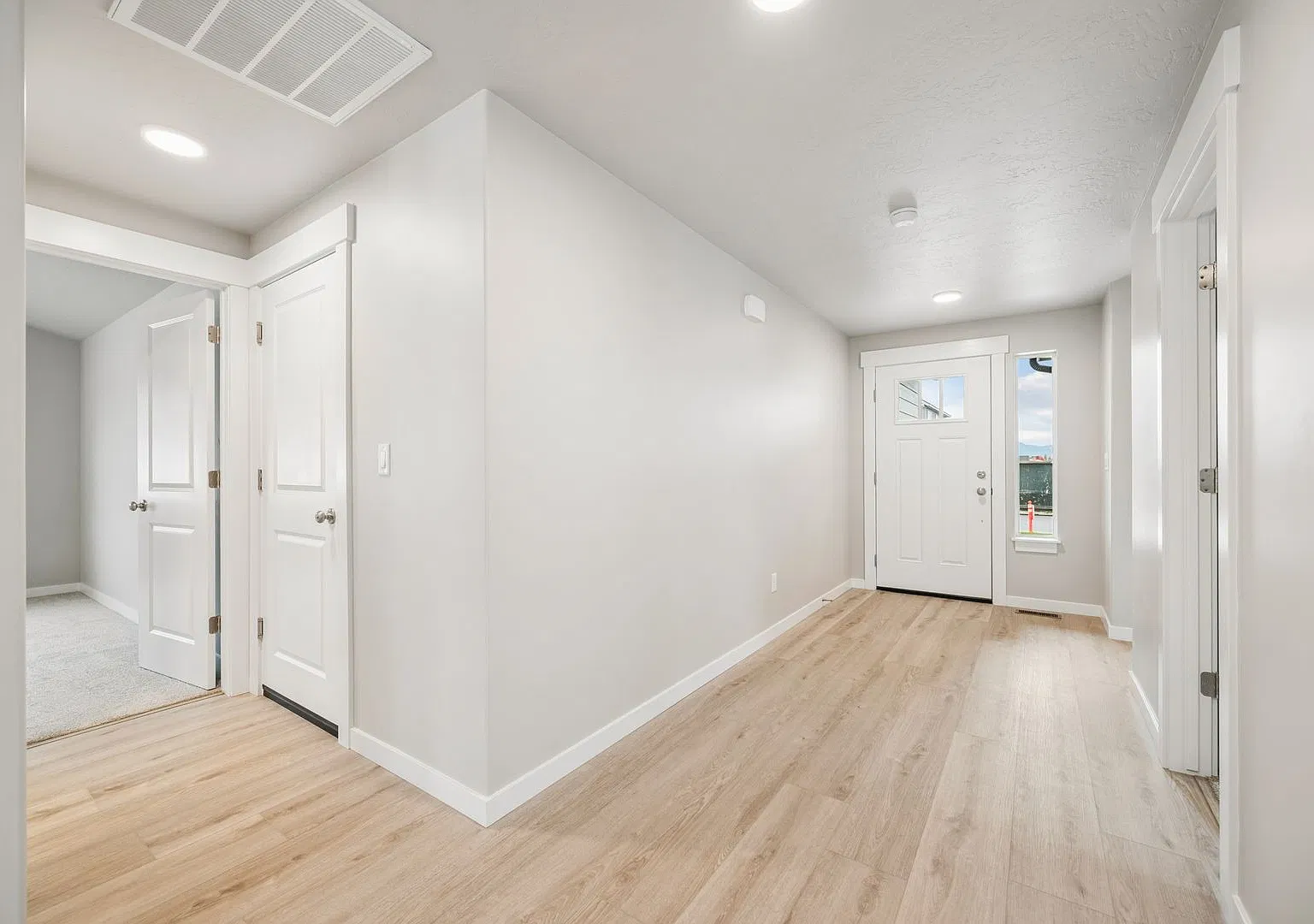 Brand-New 3 Bedroom Home with Spacious Open Floor Plan - $2900/month — Photo 4